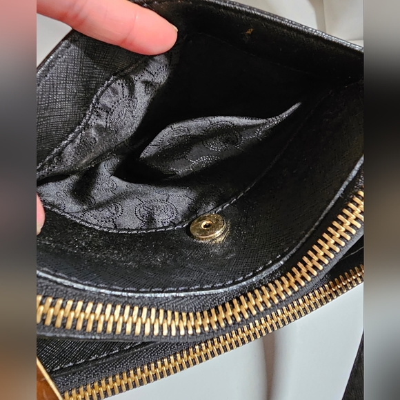 MICHAEL KORS Black crossbody leather bag with MK logo - Picture 5 of 16